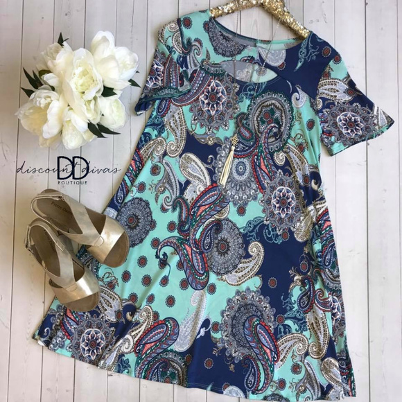 Discount Divas Dresses & Skirts - Boutique Cut-out Trendy Dress Large Beautiful!